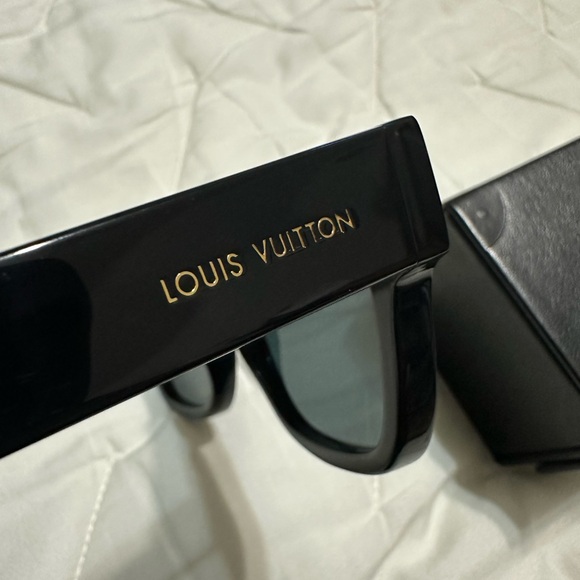 New Authentic 100% Q
Z1496E
IV Escape Square
Sunglasses - Picture 15 of 16